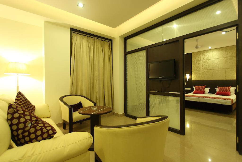 Hotel Surya Plaza Kota  Exteriér fotografie