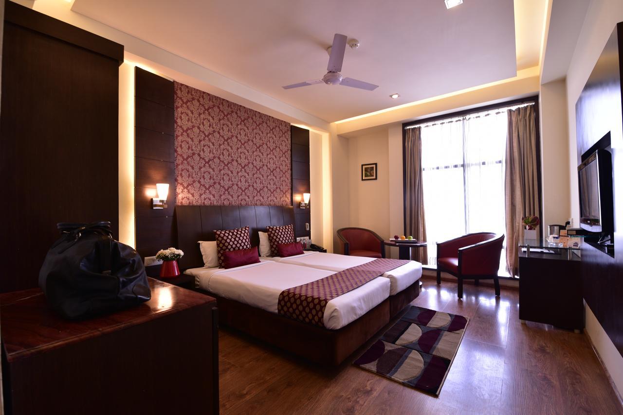 Hotel Surya Plaza Kota  Exteriér fotografie