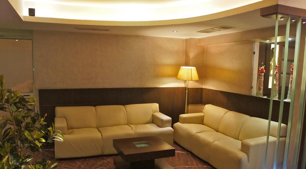 Hotel Surya Plaza Kota  Exteriér fotografie